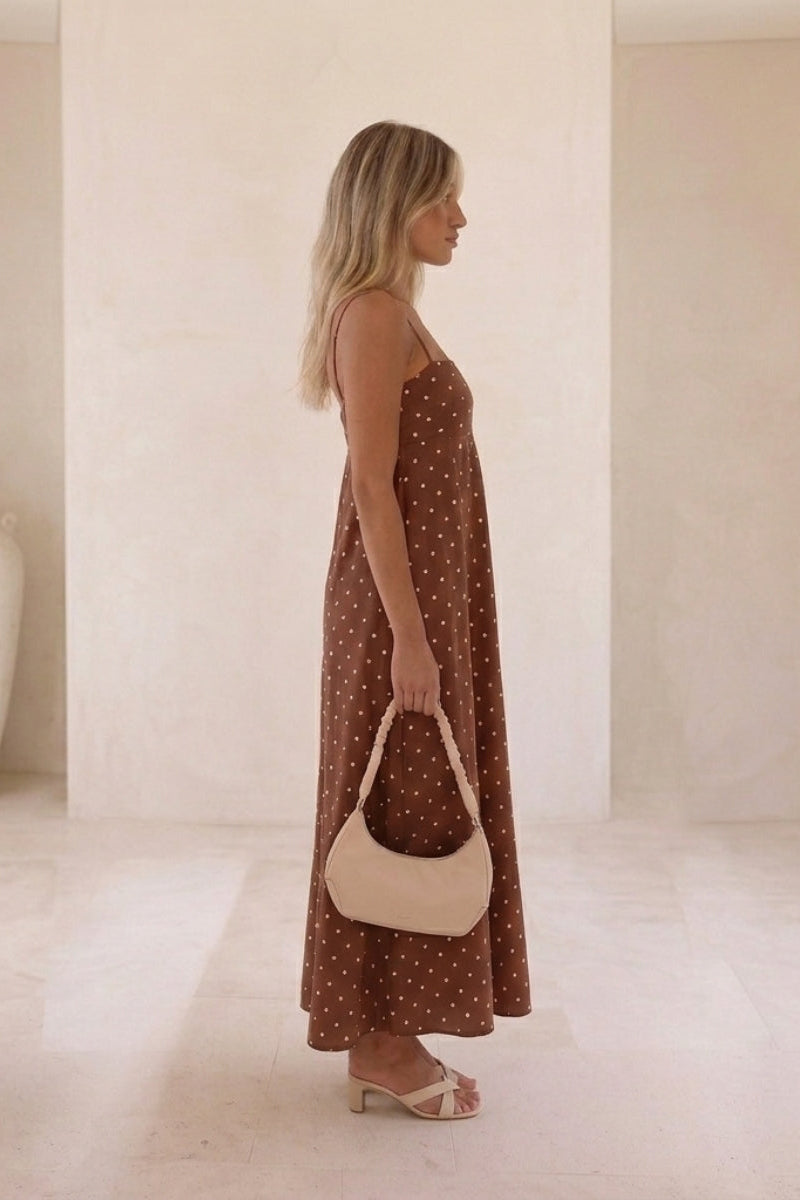 Elegant sleeveless polka dot maxi dress for women, flowy & comfortable, ideal for summer day or vacation.