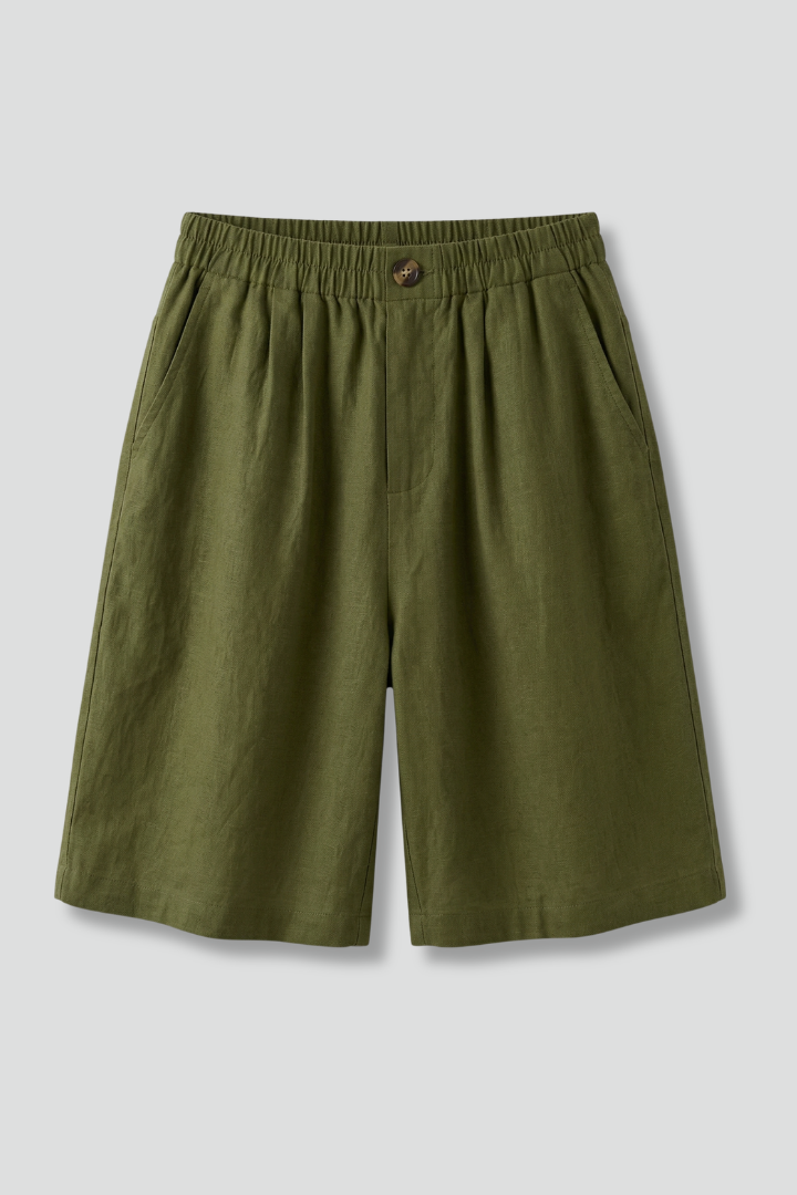 Women's comfy elastic waist shorts with practical side pockets, ideal for casual summer wear.