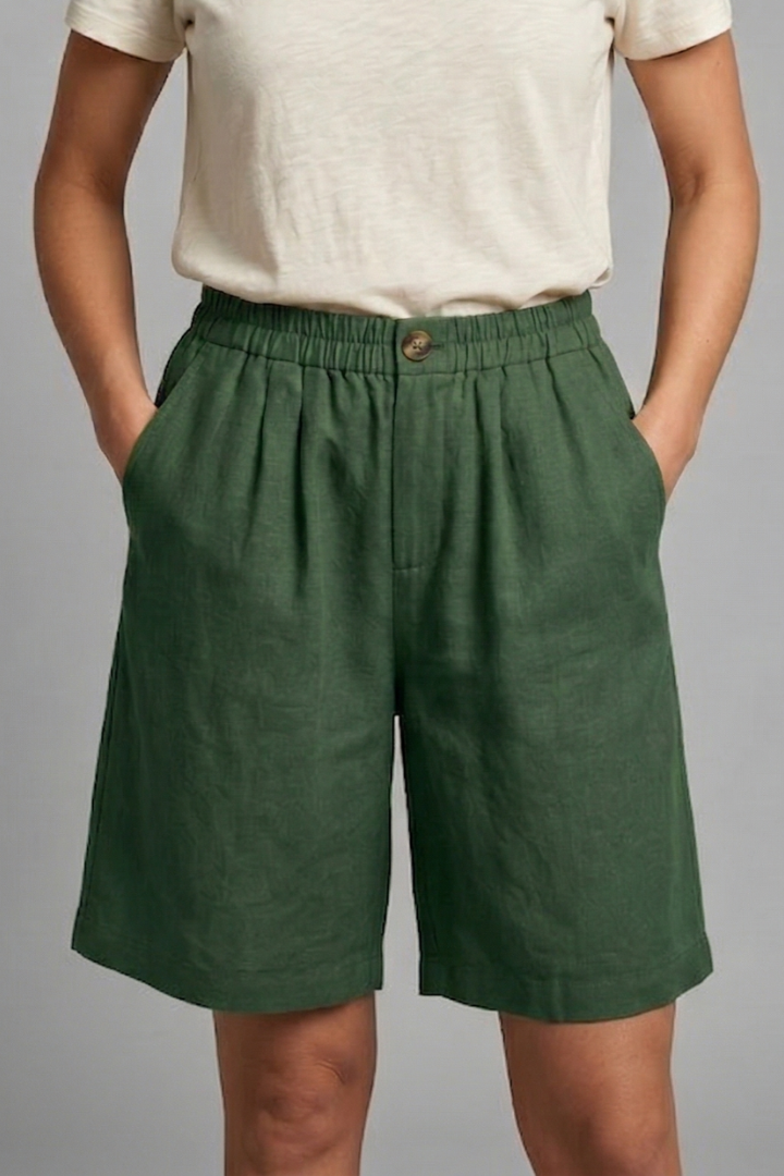 Summer women's everyday shorts, featuring an elastic waist for comfort and practical side pockets.