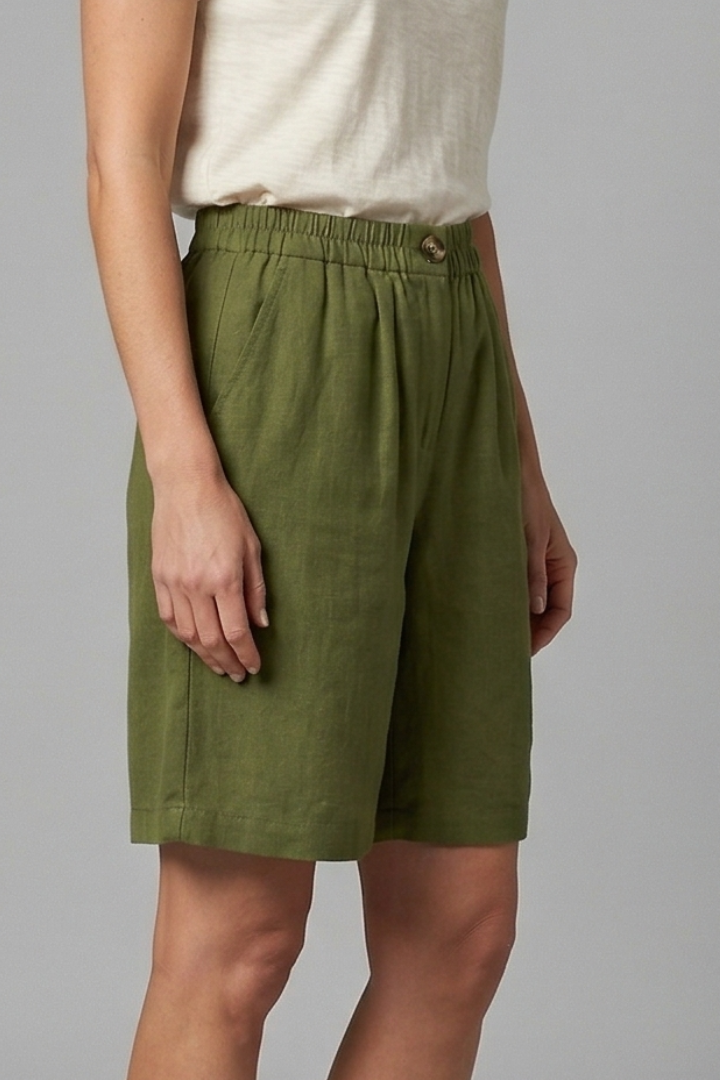 Summer-ready women's shorts, comfortable & stylish, with an elastic waist and functional side pockets.