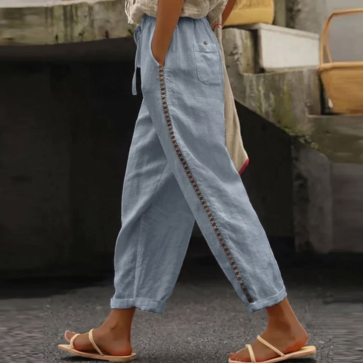 Chic women's high waist striped pants, tapered & ankle-length for a modern look. Perfect for stylish everyday wear.