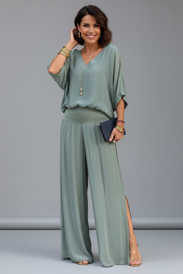 Women's casual yet elegant chiffon two-piece wide-leg set, a comfortable and stylish addition to your wardrobe.
