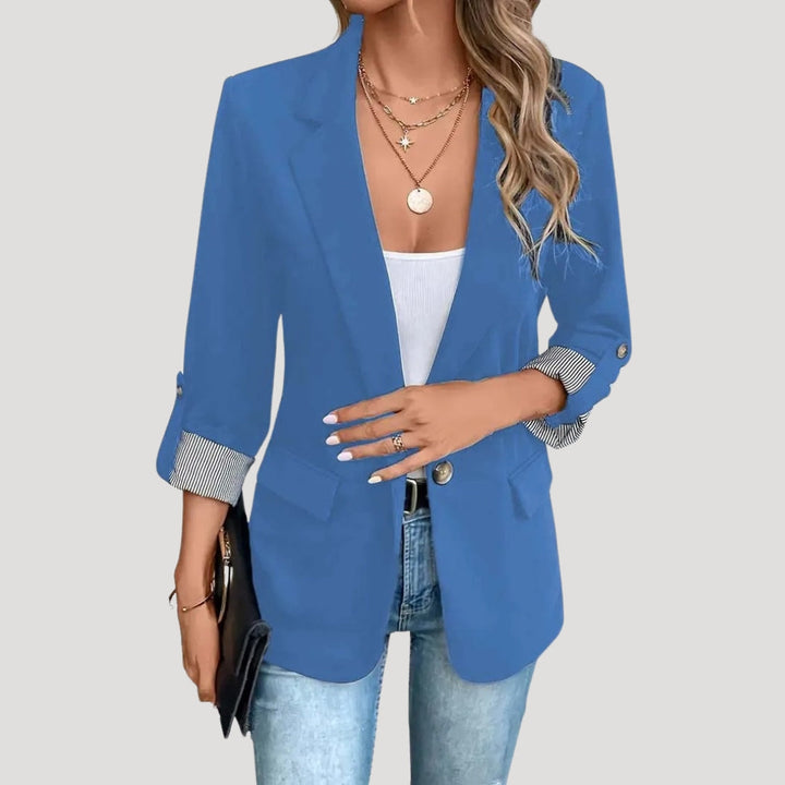 Lightweight women's tailored blazer, single-breasted with roll-up sleeves. Ideal summer workwear or elegant casual jacket.