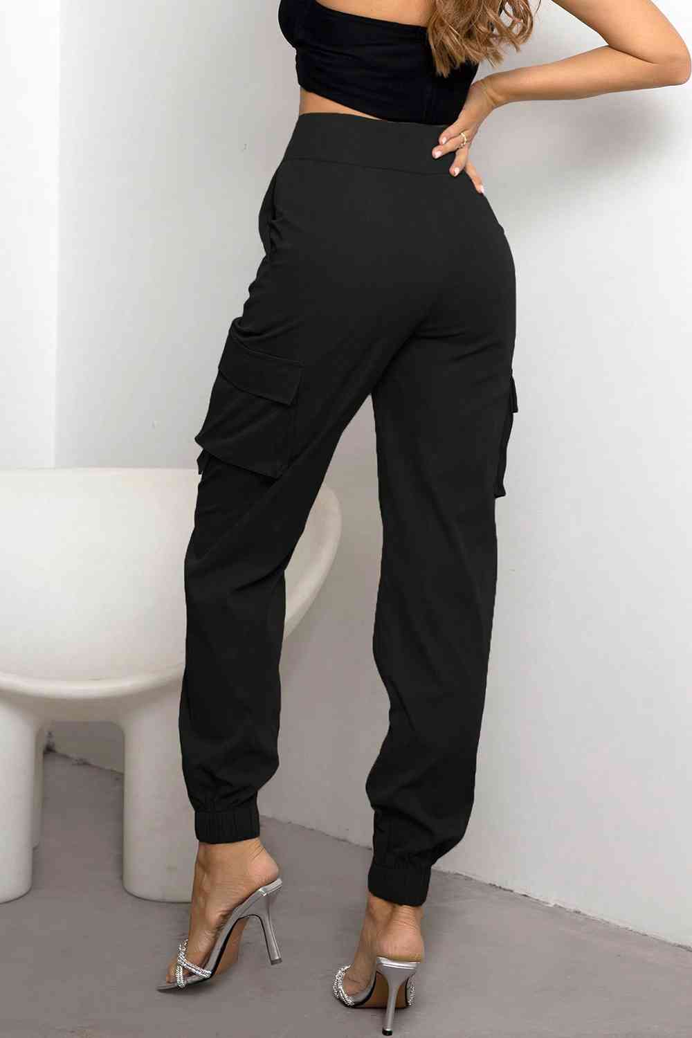 Comfortable black high-waisted cargo joggers for women. Modern, versatile style for casual or athletic wear.