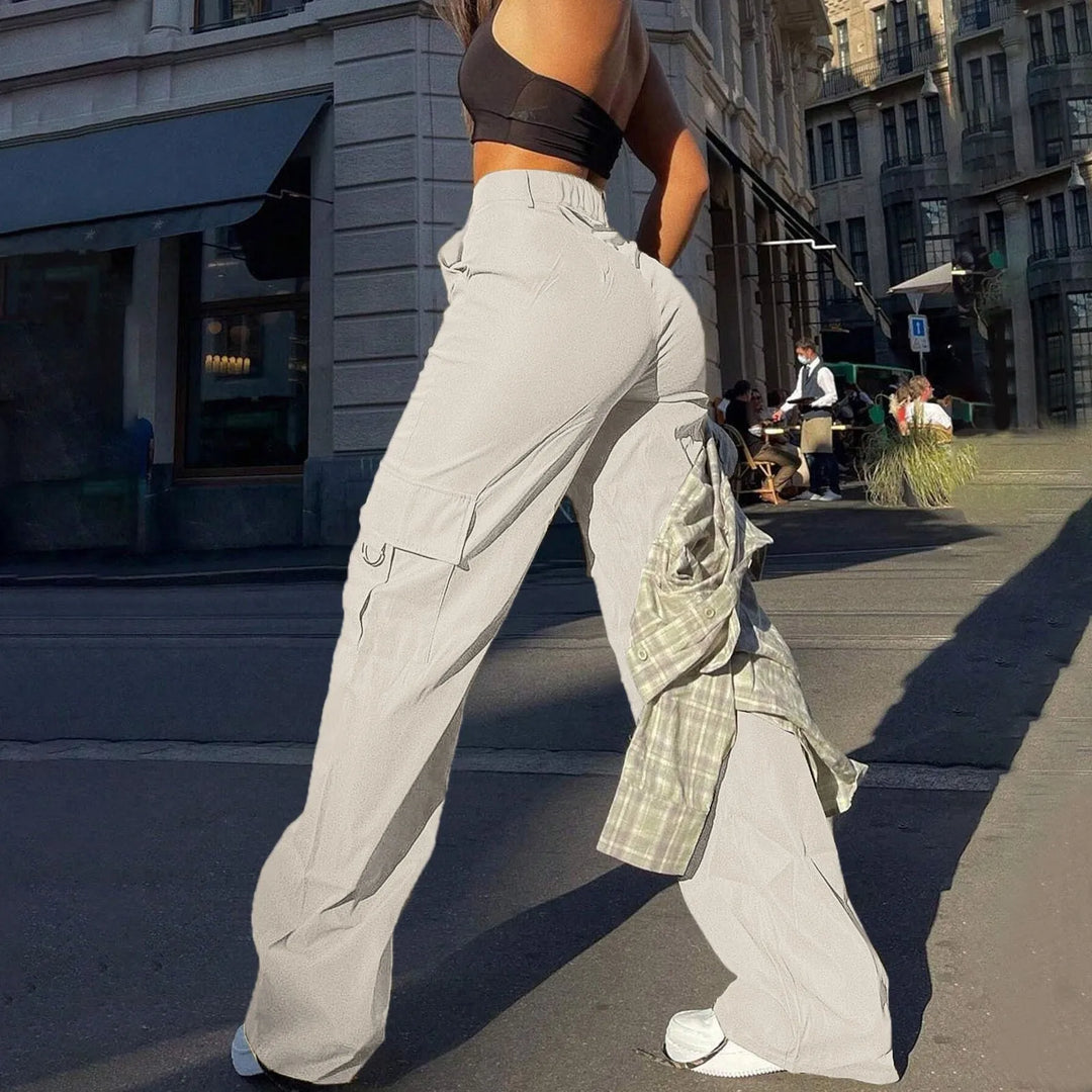 Multi-pocket women's high-waist cargo trousers, relaxed fit for utility and streetwear fashion.
