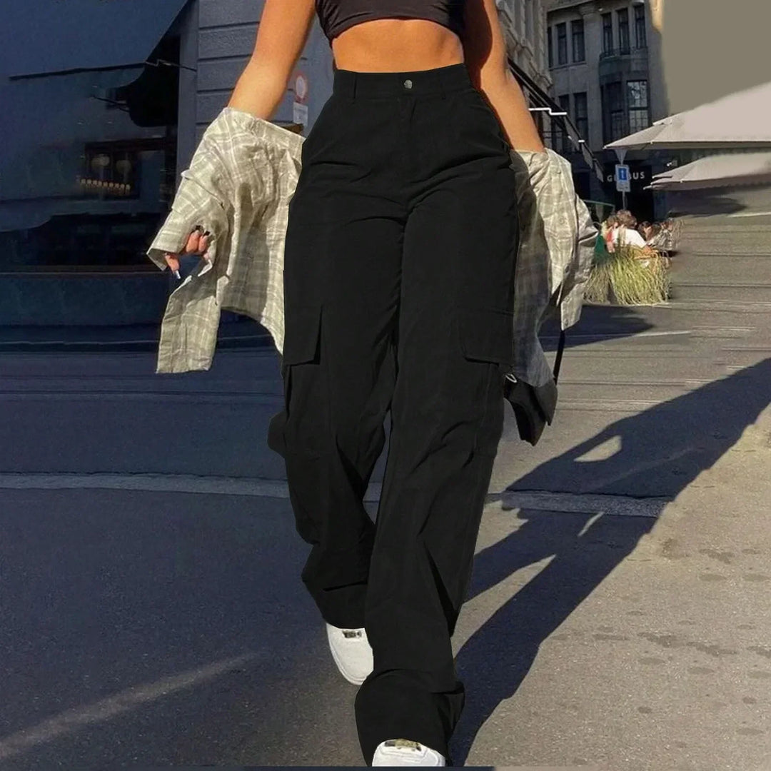 Fashionable women's high-waist cargo pants, relaxed fit with multi-pockets for contemporary style.