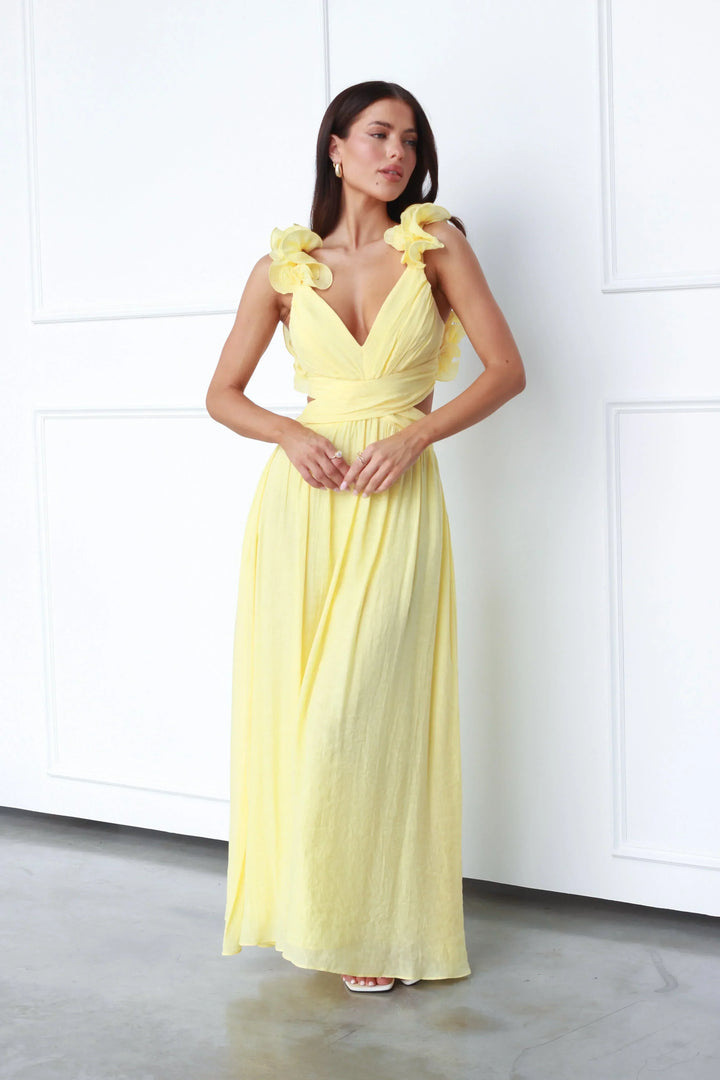 Effortless women's yellow backless maxi dress. Elegant long summer party gown for a stylish look.