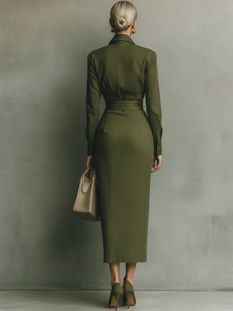 Chic women's long green maxi dress with collar. Elegant and sophisticated fitted dress, ideal for formal events.
