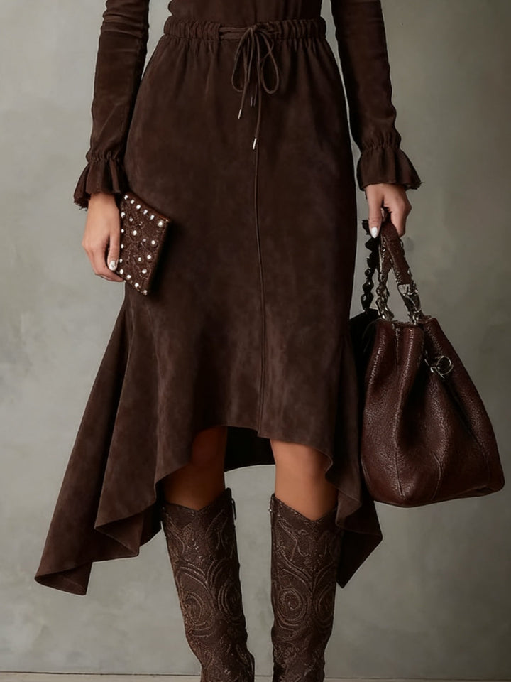 Modest women's elegant midi dress with tie-waist, long sleeves, ideal for refined autumn & winter fashion.