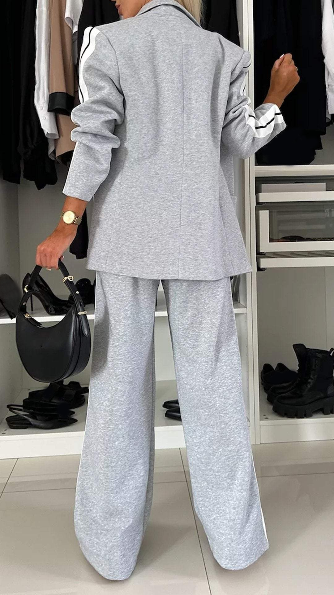 Model in comfortable women's two-piece long sleeve casual suit set, perfect for versatile autumn styling.