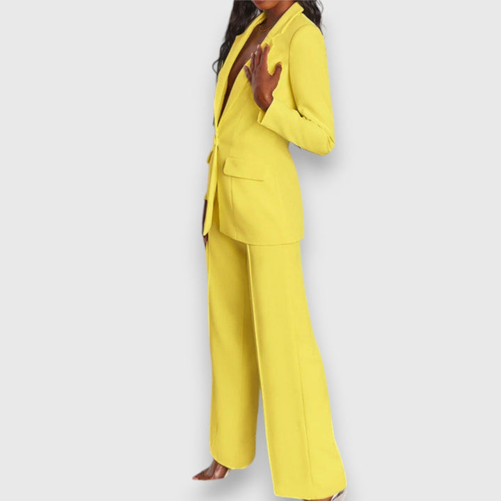 Modern women's elegant two-piece blazer & trousers set. Versatile for office or formal events.