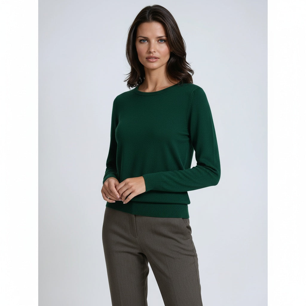 Comfortable women's long sleeve knit jumper. Soft round neck pullover, perfect for cozy and casual winter outfits.