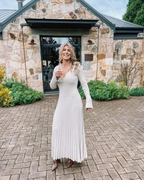 Elegant Women's Long Sleeve Midi Dress. Versatile fall fashion, perfect for casual or office wear.