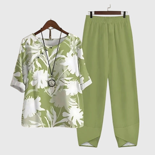 Soft women's two-piece matching set, offering ultimate comfort for a relaxed fit and everyday wear.