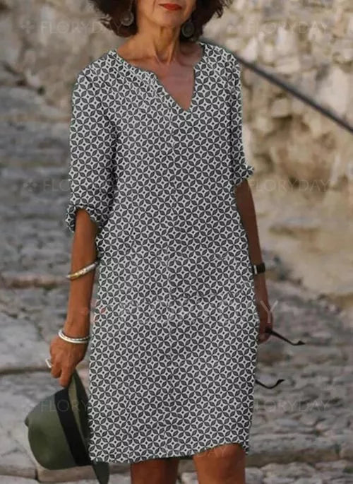 Comfortable women's loose fit summer dress. Casual midi style, ideal for easy wear or vacation outfits.