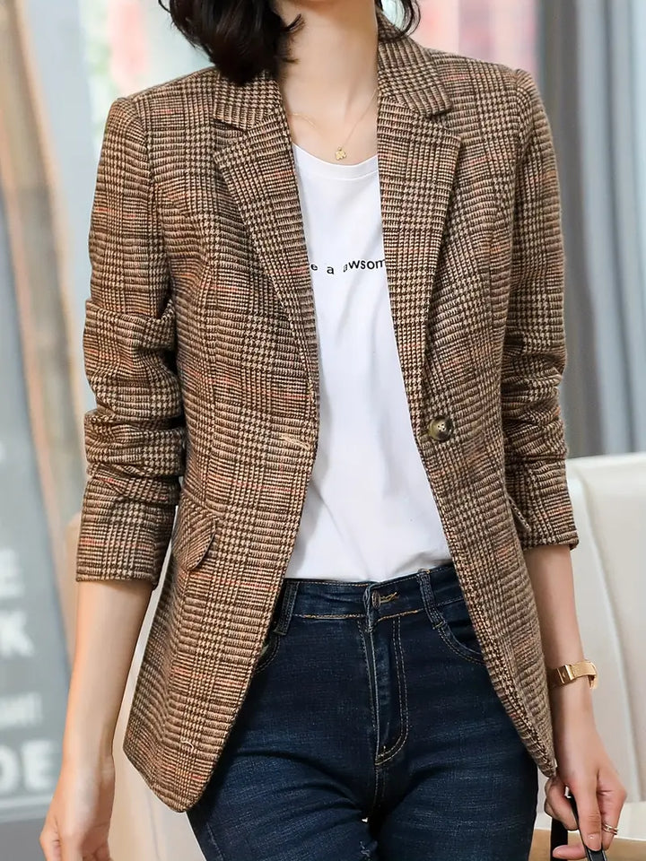 Elegant brown checked women's blazer. Classic style with lapels & a chic single button. Ideal for any outfit.
