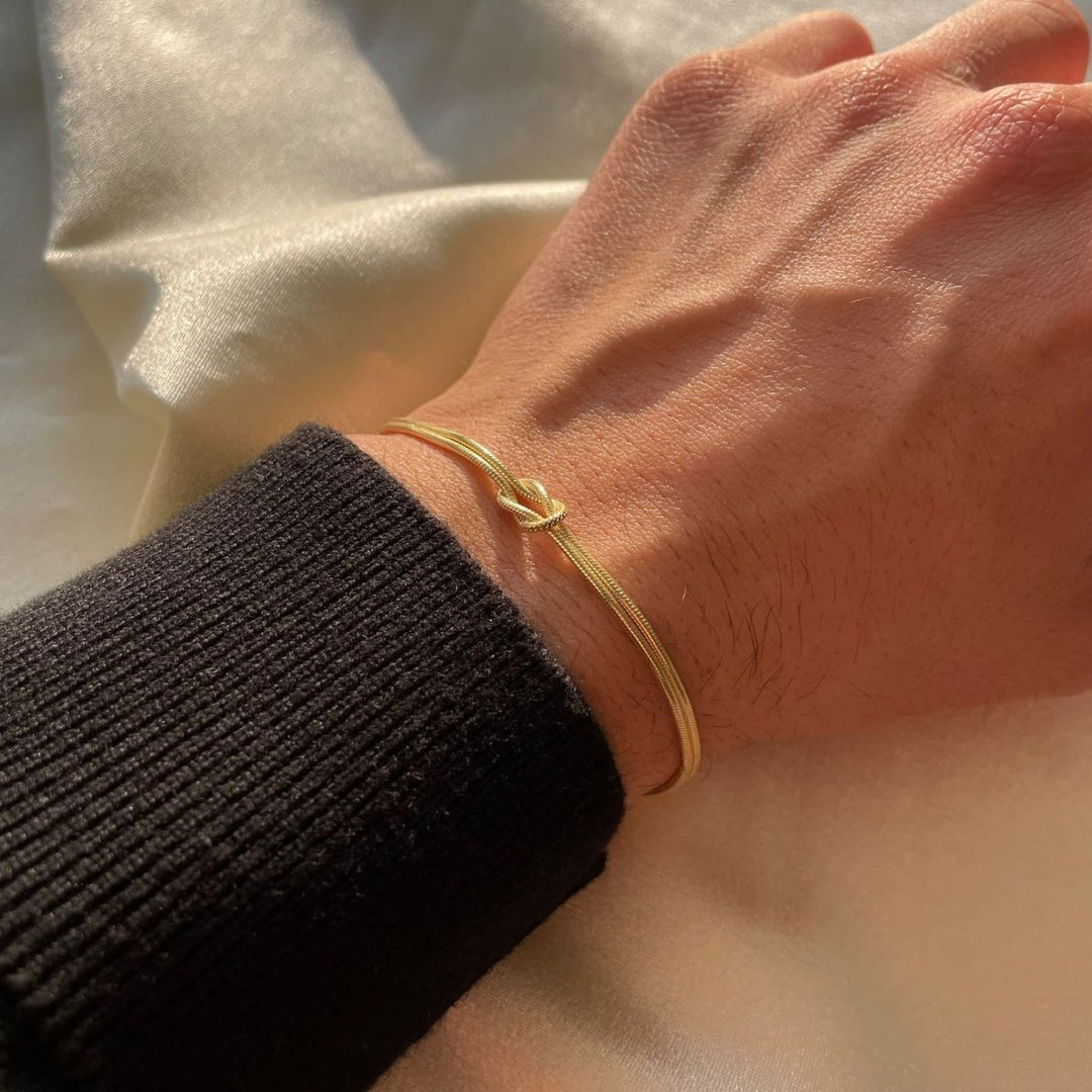 Elegant love knot bracelet for women, perfect timeless style jewelry.