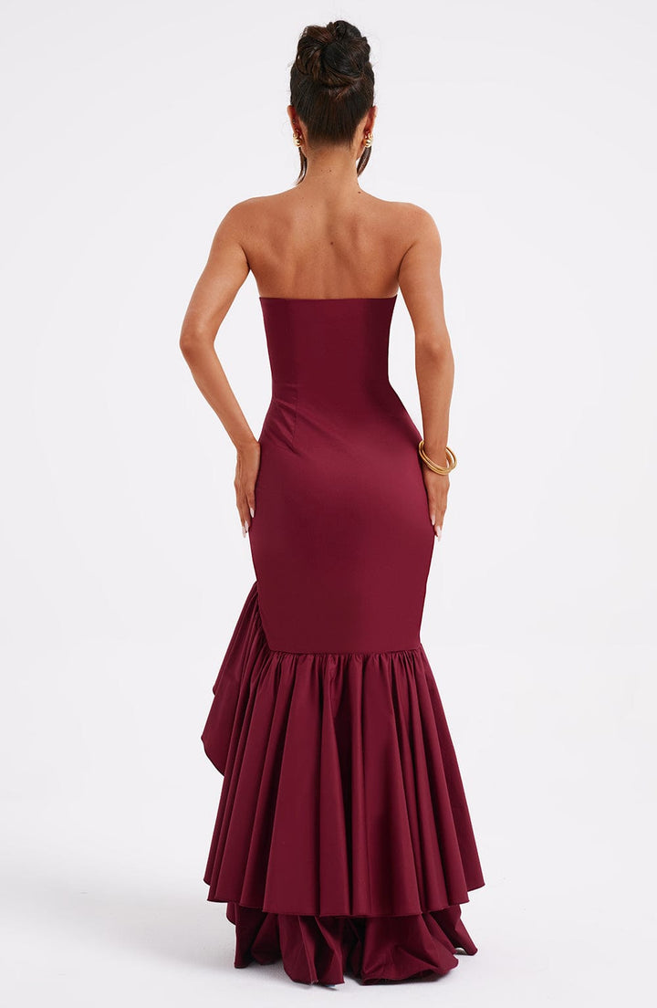 Sophisticated women's wedding guest dress: sleeveless, ruffled maxi with a graceful side slit.