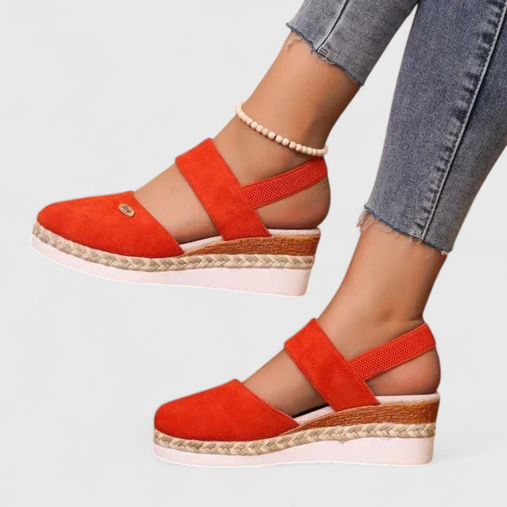 Women's comfort sandals with orthopaedic arch support and cushioned footbed for walking.