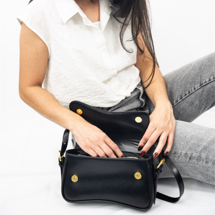 High-quality women's genuine leather crossbody bag, stylish and versatile.