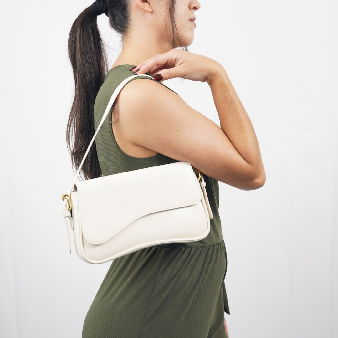 Sophisticated women's genuine leather shoulder bag, a must-have fashion accessory.