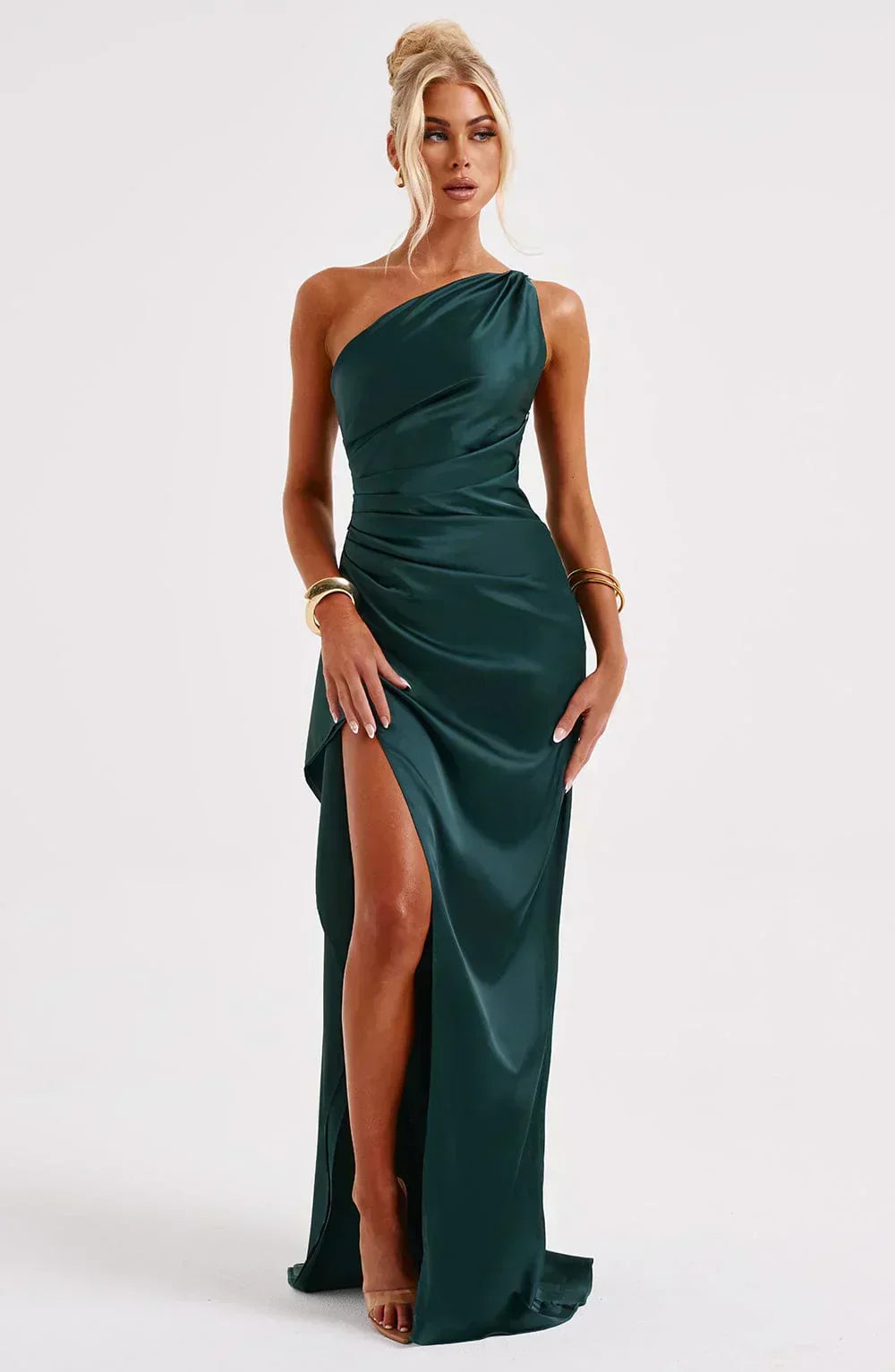 Beautiful one-shoulder maxi dress, high slit, perfect for a chic party look.