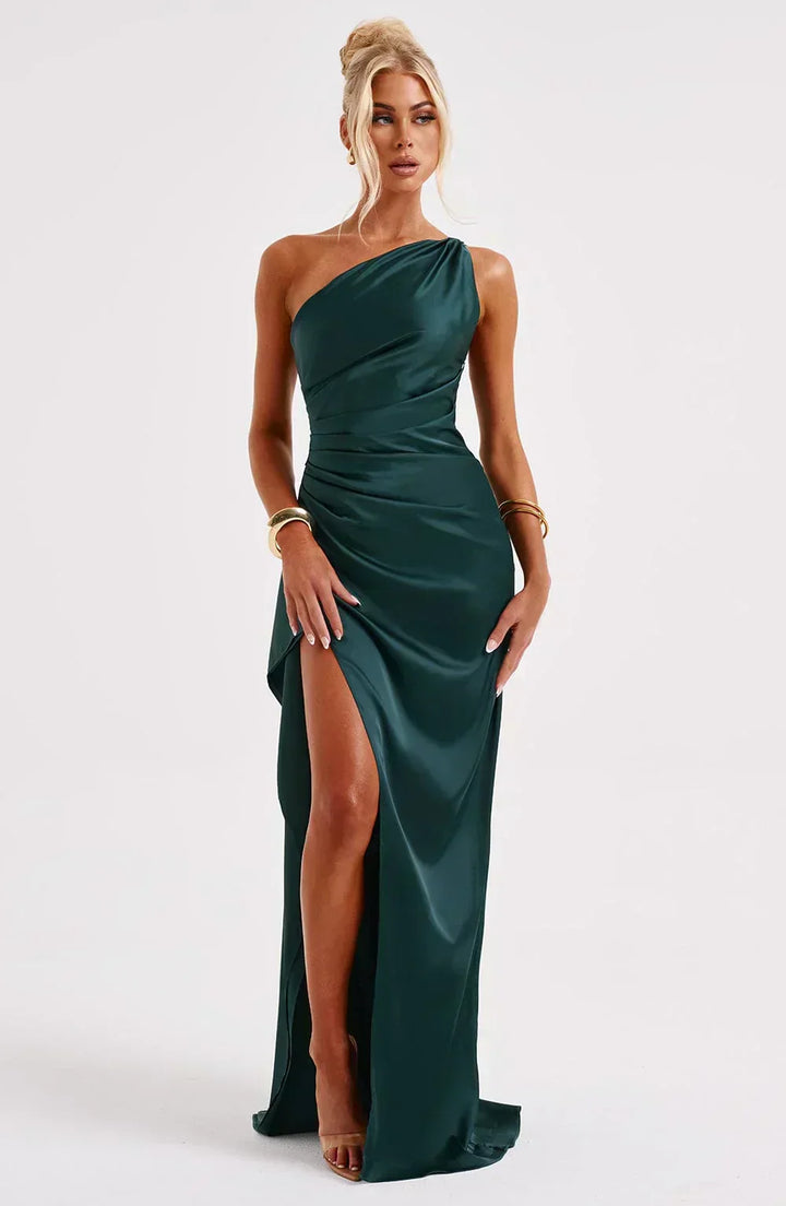 Beautiful one-shoulder maxi dress, high slit, perfect for a chic party look.