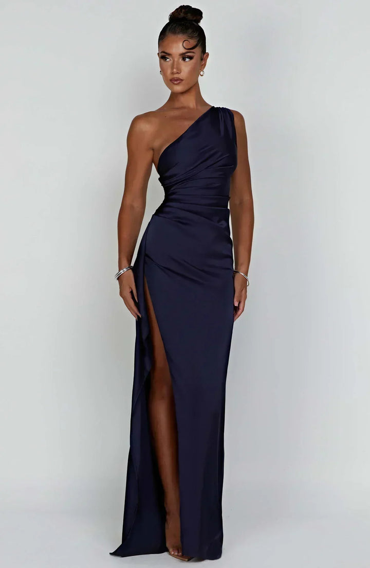 Women's one-shoulder party dress, high slit, a sophisticated and long design.