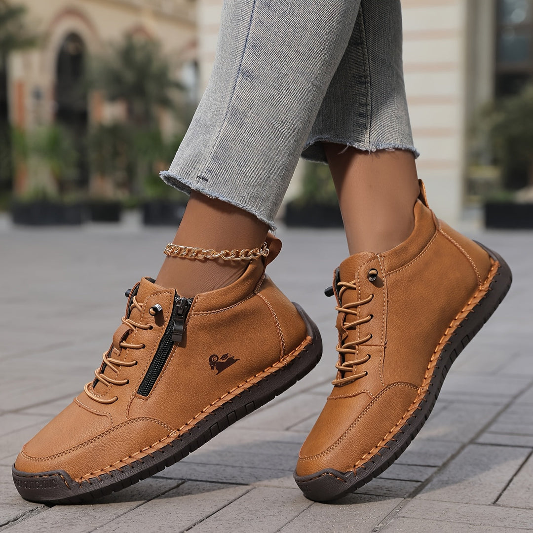 Casual women's high-top sneakers with zip & laces, designed for everyday comfort and style.