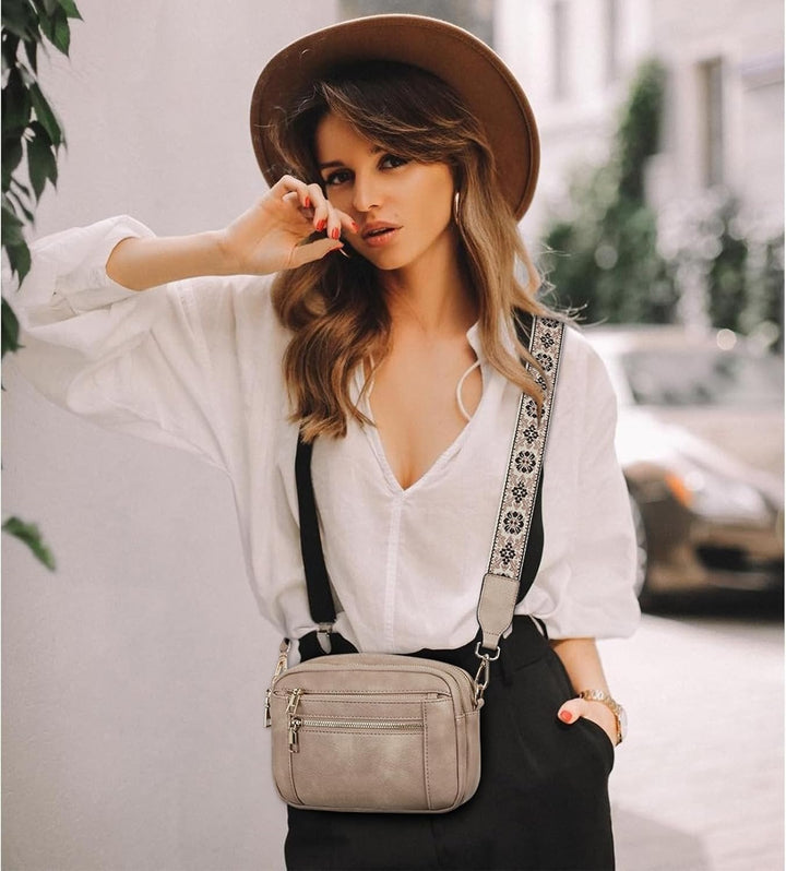 Compact women's fashion crossbody bag with adjustable strap, ideal for everyday style.