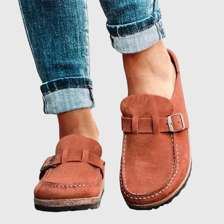 Women's comfort footwear: elegant orthopaedic clogs with arch support, ergonomic, and slip-resistant for daily wear.