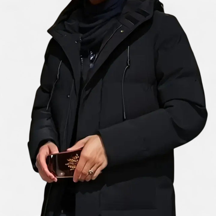 Modern men's hooded jacket for winter, ensuring warmth and comfort in cold weather. Versatile everyday outerwear.
