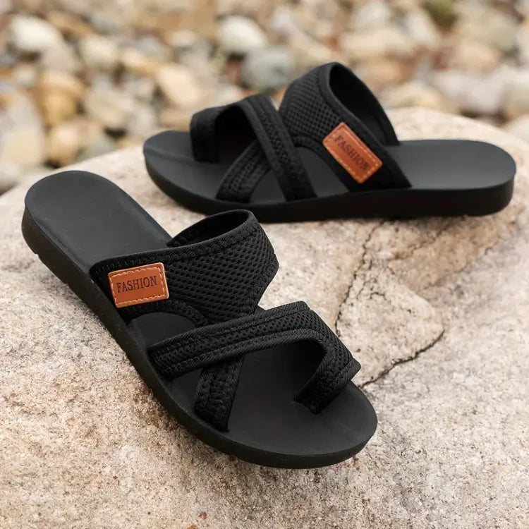 Versatile women's casual sandals, providing essential foot support & comfort for active summer days.