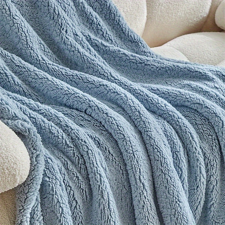 Ultra soft sherpa fleece blanket, providing ultimate warmth & comfort for any home living room or bedroom.