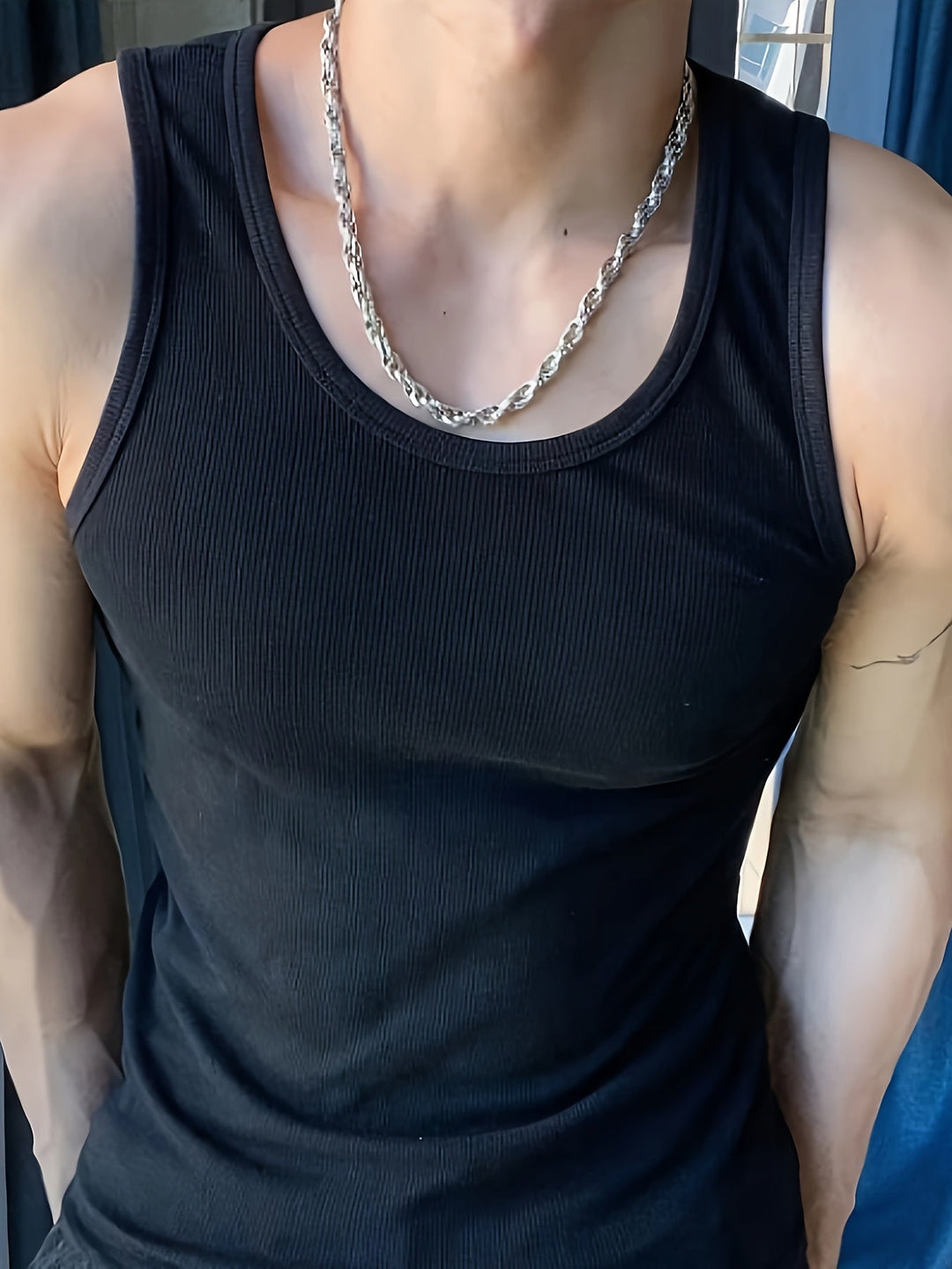Versatile men's sleeveless tank top, ideal for gym workouts or casual street style.