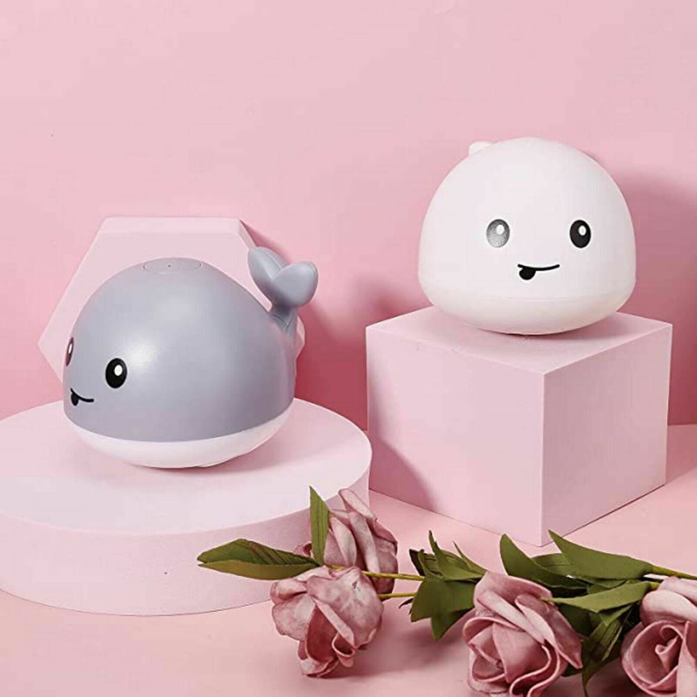 Cute whale bath toy with a sprinkler and vibrant LED lights. Encourages sensory play and fun for babies & toddlers.