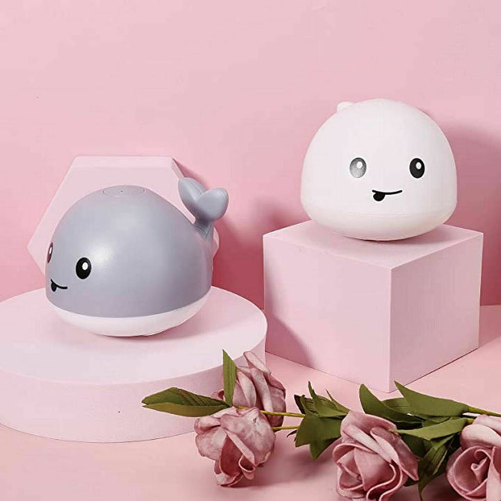Cute whale bath toy with a sprinkler and vibrant LED lights. Encourages sensory play and fun for babies & toddlers.