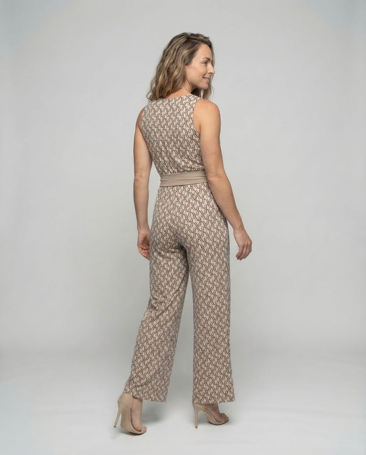 Stylish women's elegant jumpsuit in a flattering design, ideal for versatile day-to-night fashion.