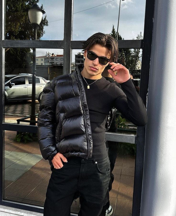 Insulated men's puffer jacket. Offers superior warmth & comfort, ideal for extreme cold weather.