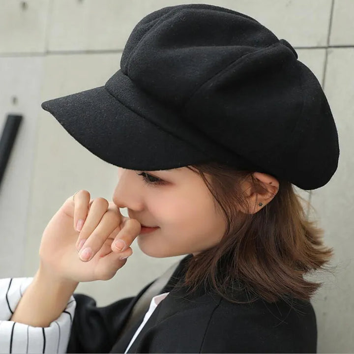 Versatile women's vintage balloon hat, comfortable cotton accessory for stylish protection in cold weather.