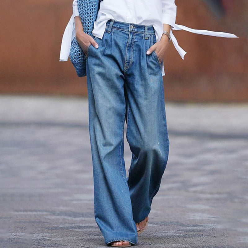 Trendy women's high waist wide leg jeans in retro blue wash, ideal for a chic summer vintage look.