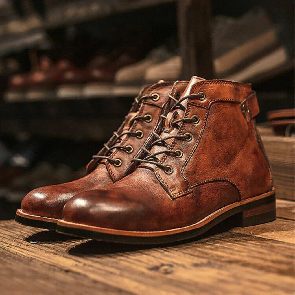 Durable men's casual boots, versatile for smart casual outfits. Functional everyday footwear.