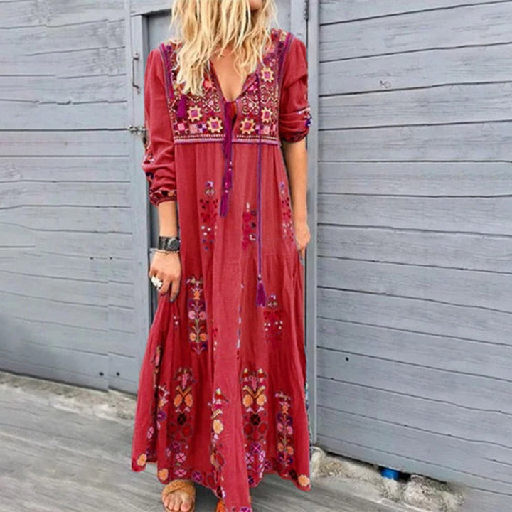Light vintage style blue women's midi dress, an elegant and versatile piece for summer fashion.