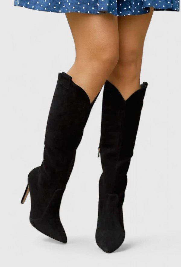 Comfortable women's orthopedic boots, perfect for everyday wear. Stylish and supportive ankle booties.
