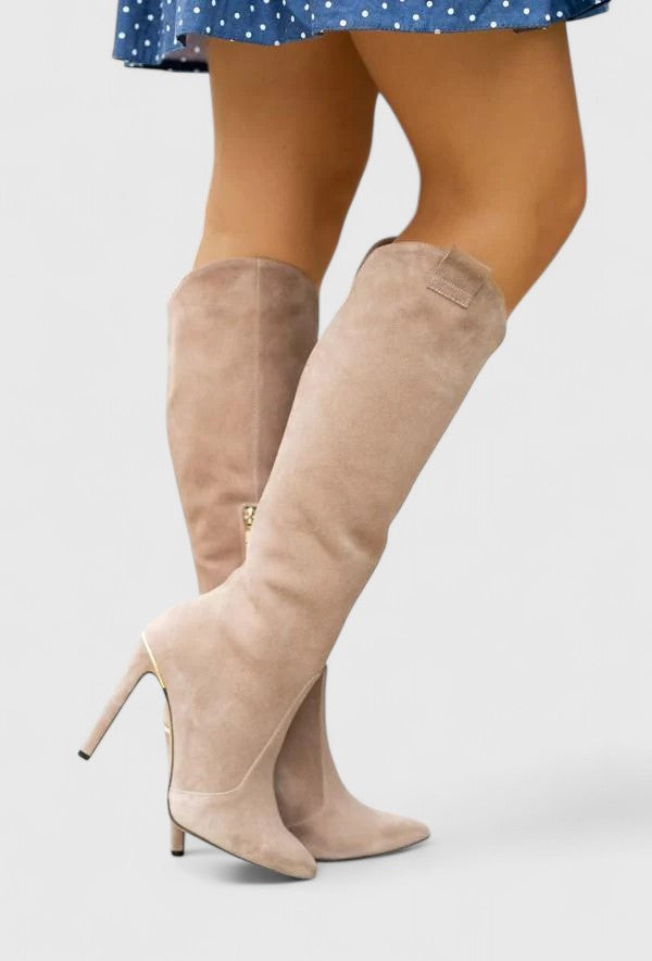 High-quality women's orthopedic boots offering superior comfort and support. Features a sleek side zipper.