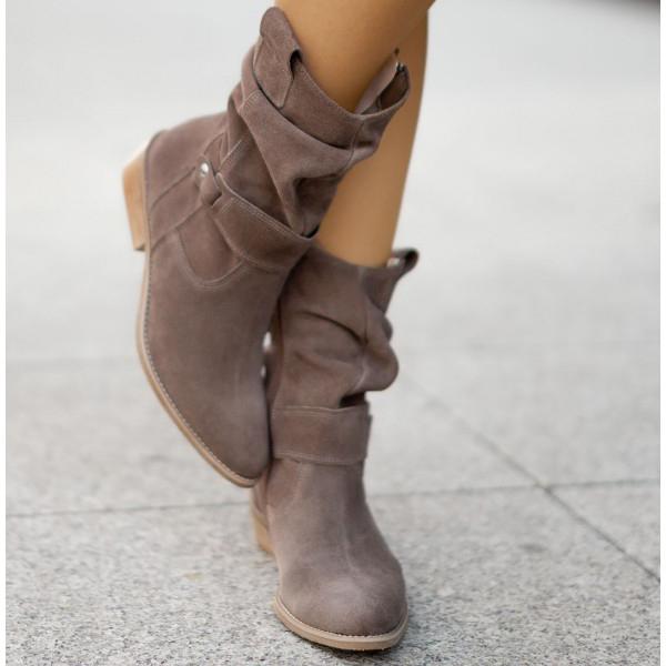 Stylish women's Alexis ankle boots, providing orthopedic comfort & support for fashionable autumn outfits.