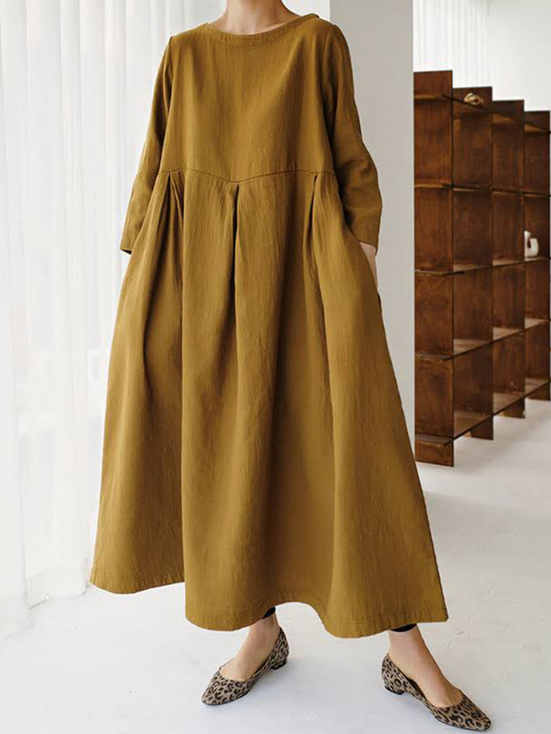 Stylish women's tiered long sleeve maxi dress with a relaxed fit, ideal for casual and elegant all-season wear.