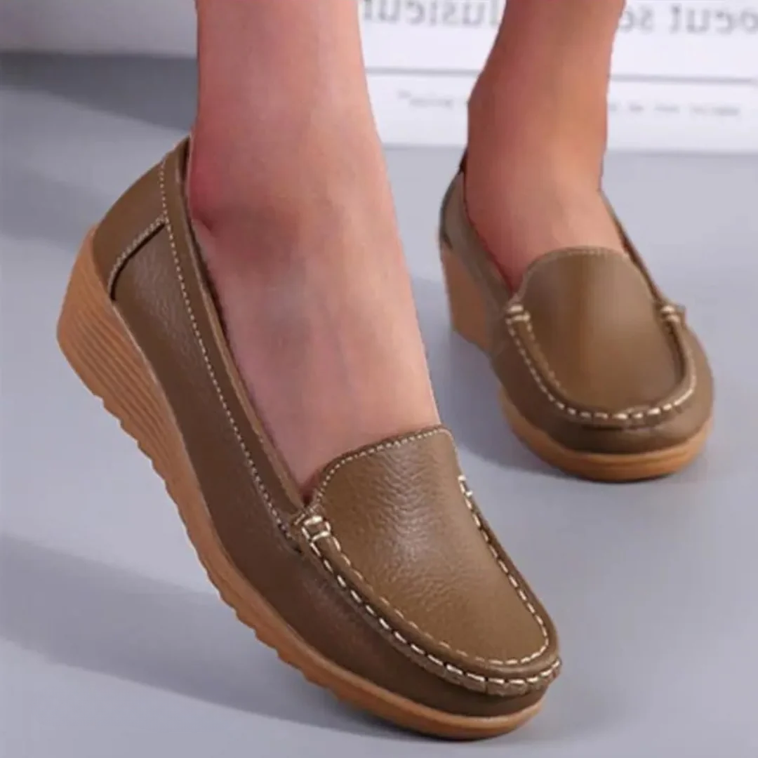 Orthopedic women's slip-on sneakers, ideal for walking and everyday wear with superior arch support.