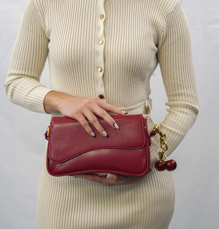 Elegant women's genuine leather bag, perfect for the modern fashion-conscious woman.