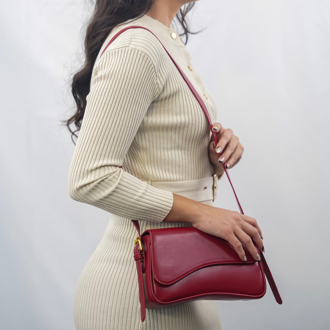 Classic women's genuine leather shoulder bag, a timeless and versatile piece.